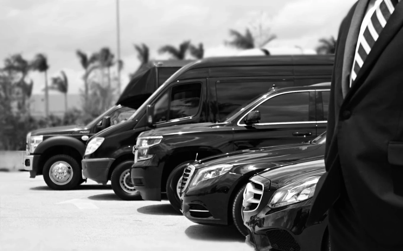 Corporate Travel Chicago, Luxury Ground Transportation, Black Car Service in Chicago, Limo Company Near Me